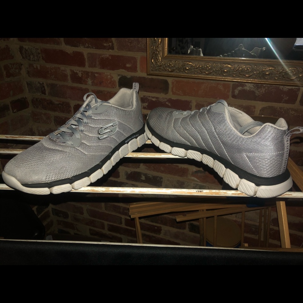 Men’s Skechers 9.5